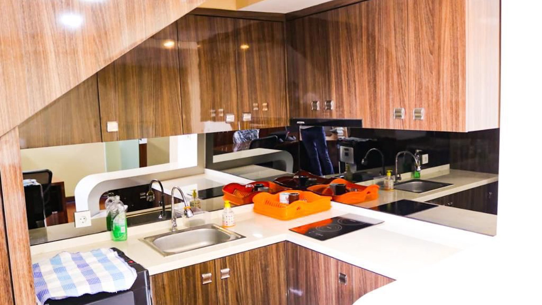 Apartemen SOHO Office Lantai 19 Full Renovation Full Furnish View Pancoran dan Kokas