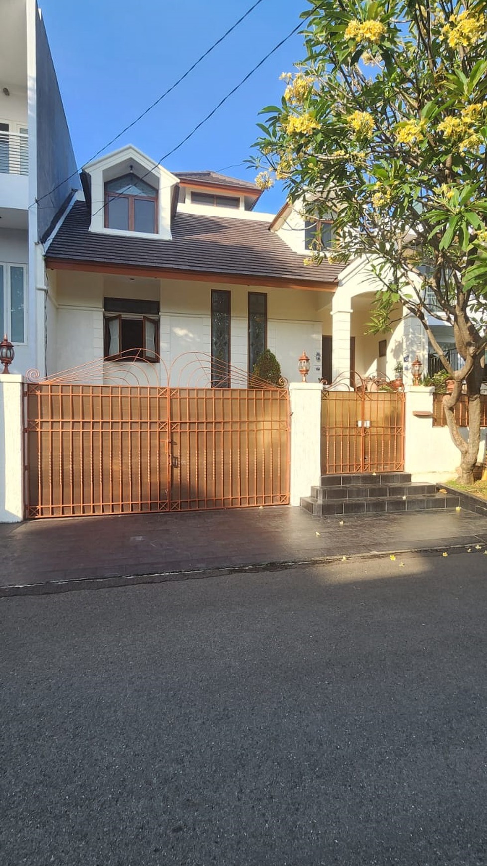 Rumah bagus, di kawasan Elite, siap huni di Pondok Indah