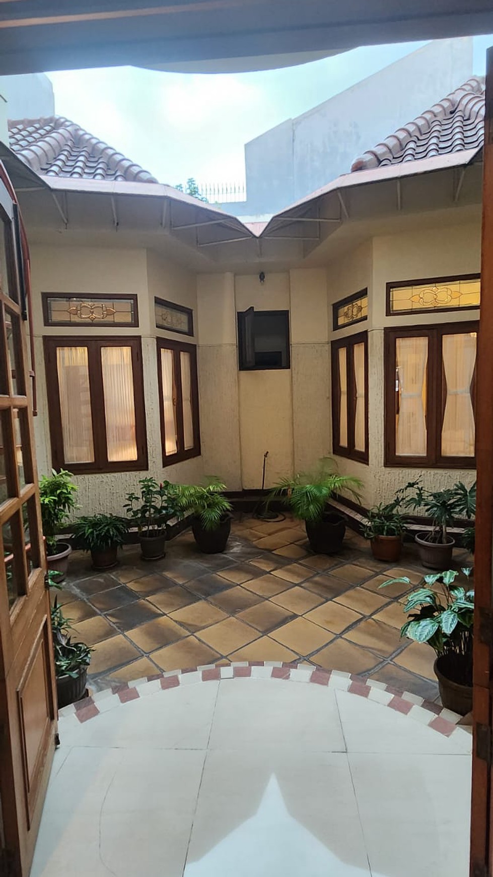 Rumah bagus, di kawasan Elite, siap huni di Pondok Indah