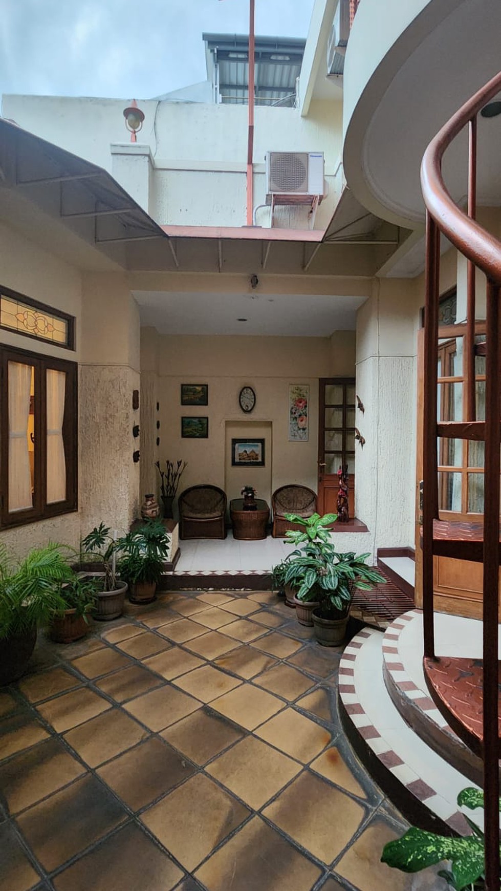 Rumah bagus, di kawasan Elite, siap huni di Pondok Indah