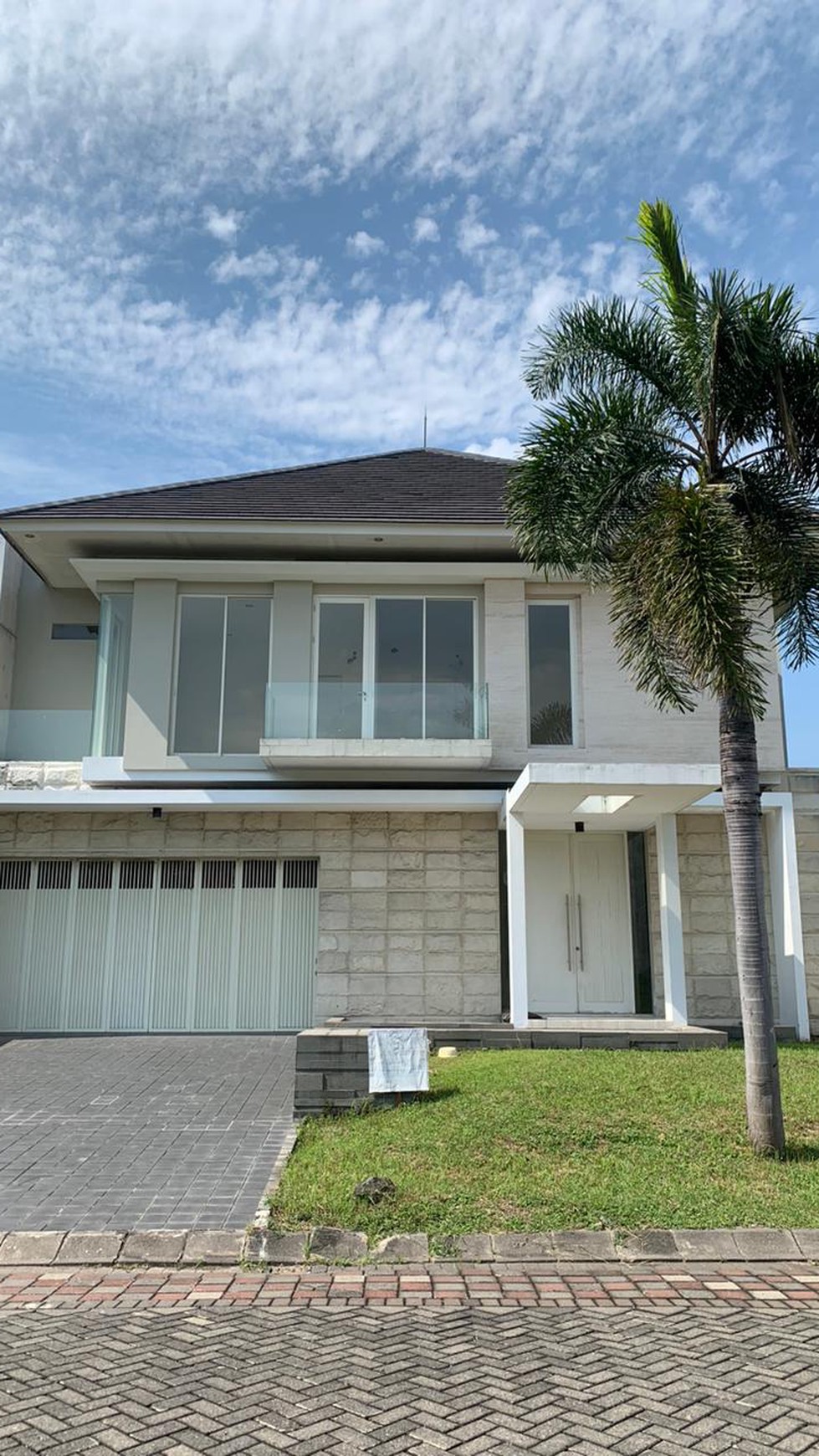 Dijual Rumah Baru Mewah Rafles  Garden  Citraland Surabaya