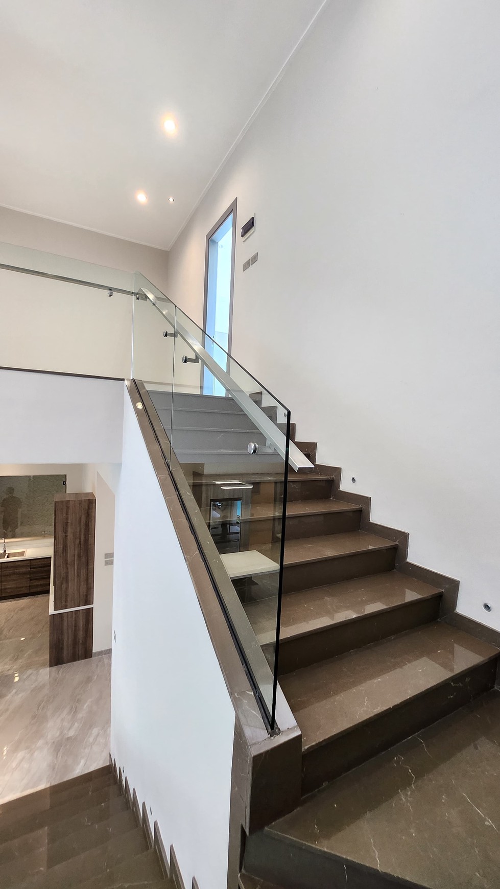 Dijual Rumah Baru Ada Kolam Renang di Dian Istana Residence Wiyung Surabaya