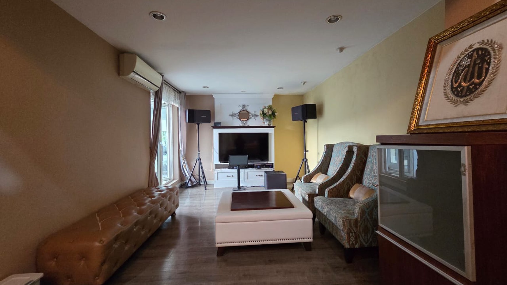 Rumah Luxury, Cantik, Lingkungan aman dan nyaman di Bintaro