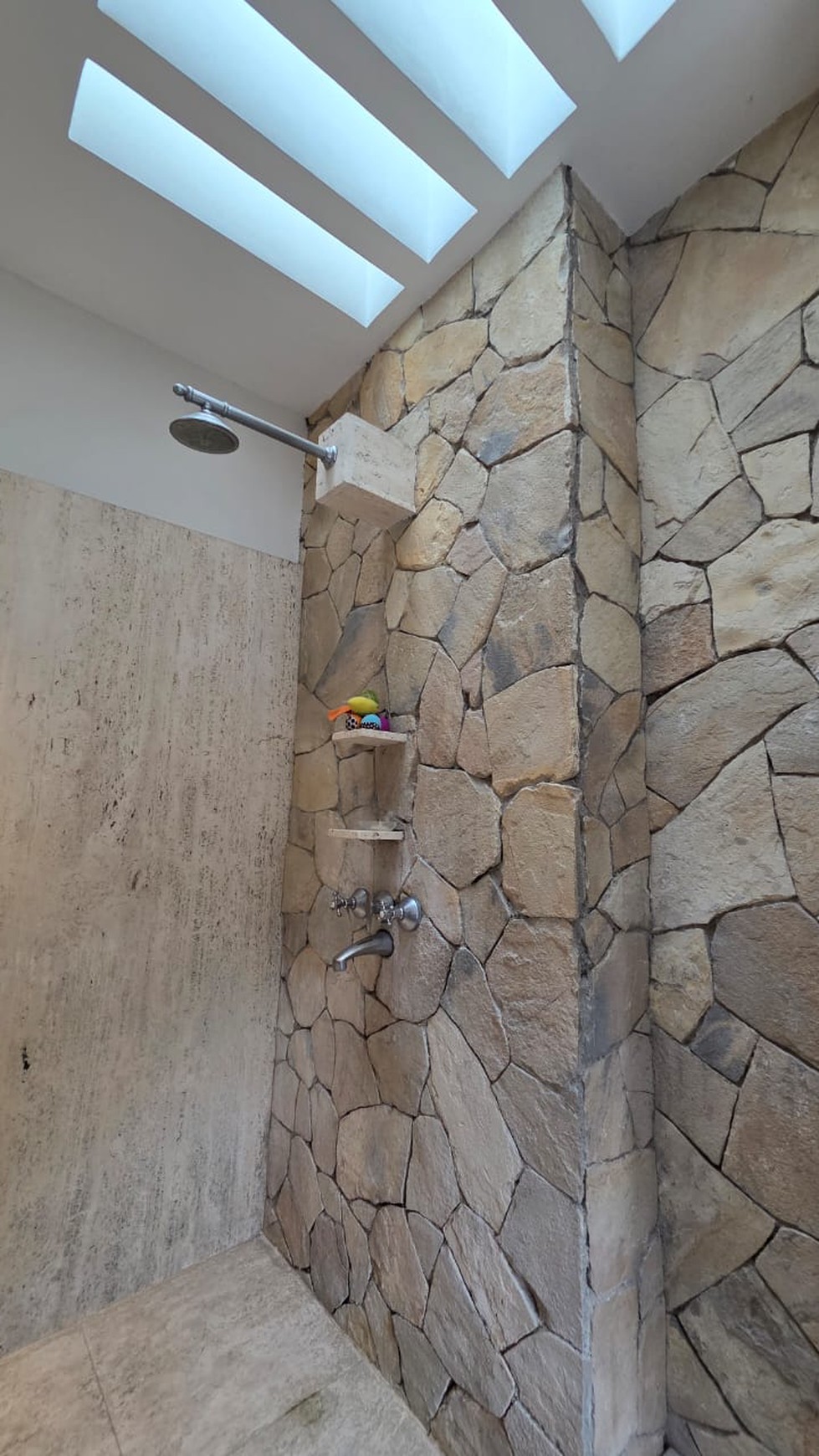 Rumah Luxury, Cantik, Lingkungan aman dan nyaman di Bintaro
