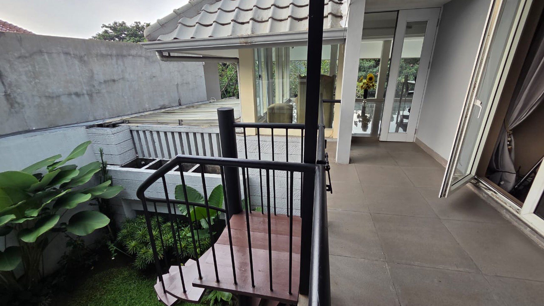 Rumah Luxury, Cantik, Lingkungan aman dan nyaman di Bintaro