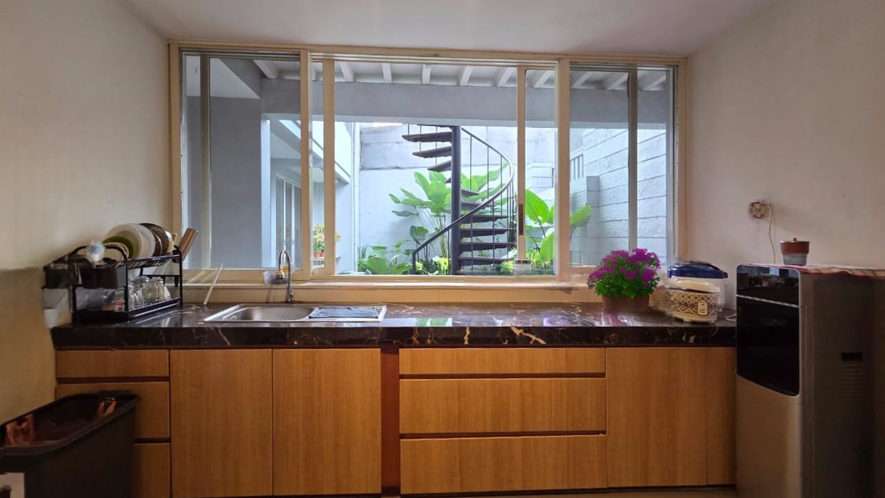 Rumah Luxury, Cantik, Lingkungan aman dan nyaman di Bintaro