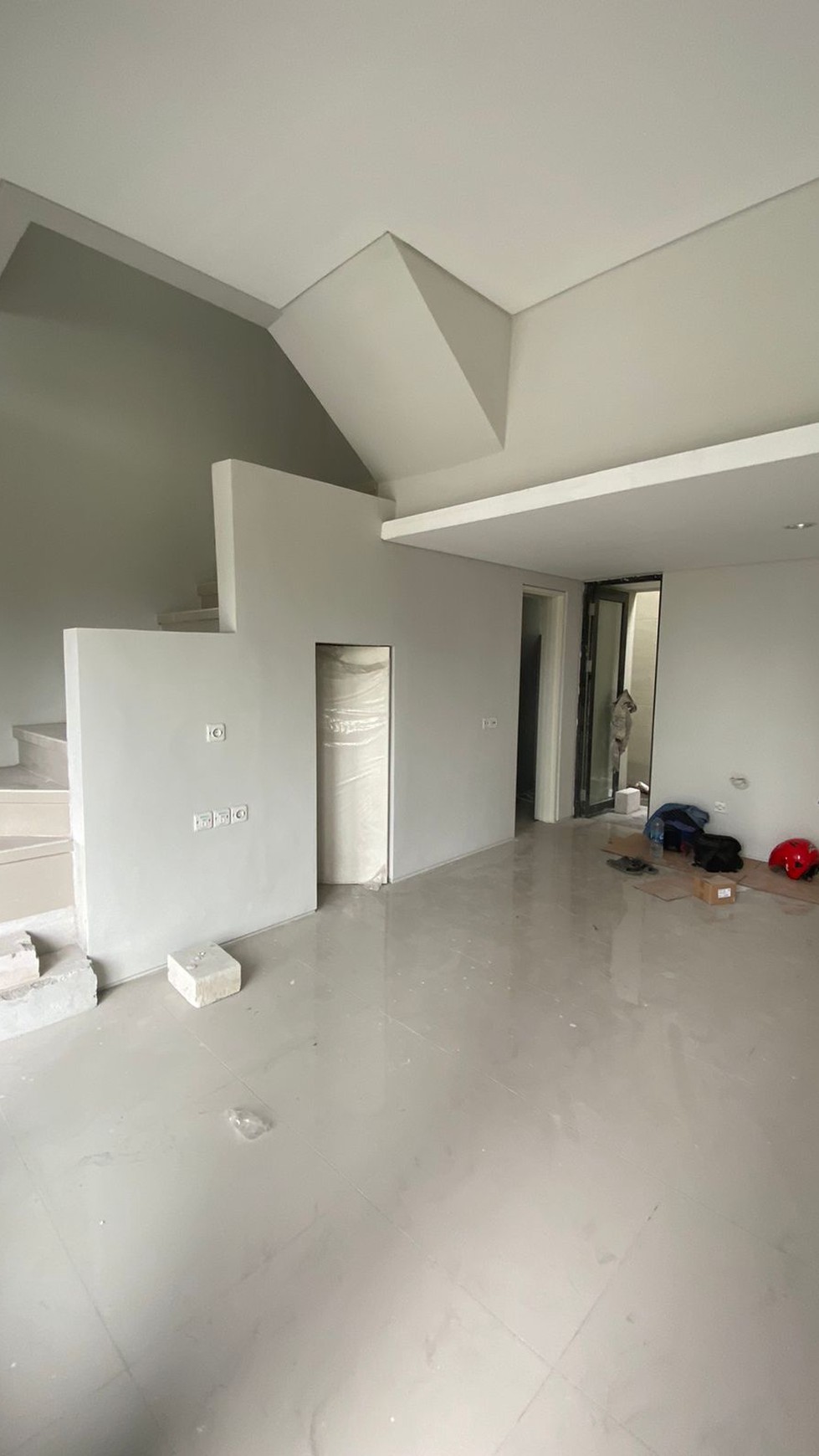 Disewakan Rumah Semi Furnish 3KT North West Central Citraland Surabaya