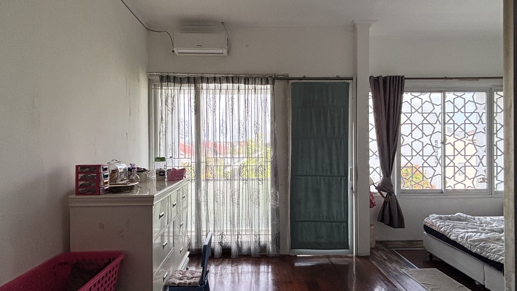 Rumah 3 Lantai Kokoh di Vila Nusa Indah V Bogor