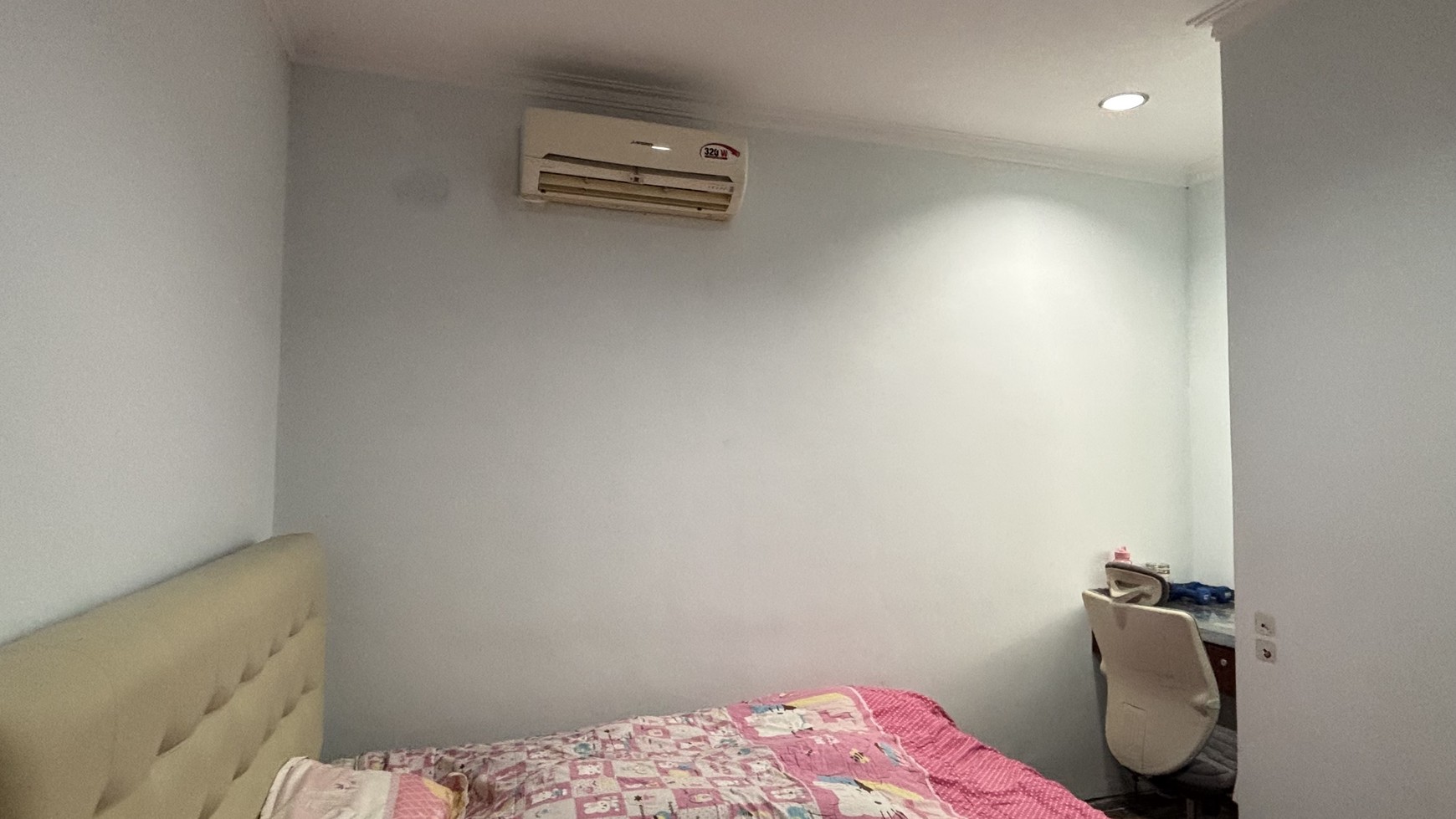 Rumah 3 Lantai Kokoh di Vila Nusa Indah V Bogor