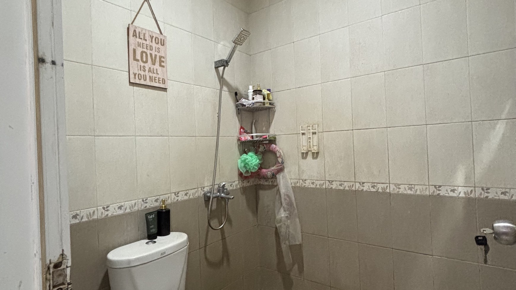 Rumah 3 Lantai Kokoh di Vila Nusa Indah V Bogor