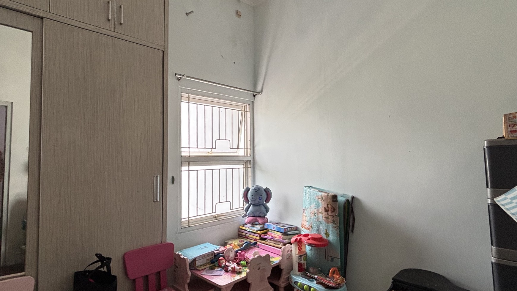 Rumah 3 Lantai Kokoh di Vila Nusa Indah V Bogor