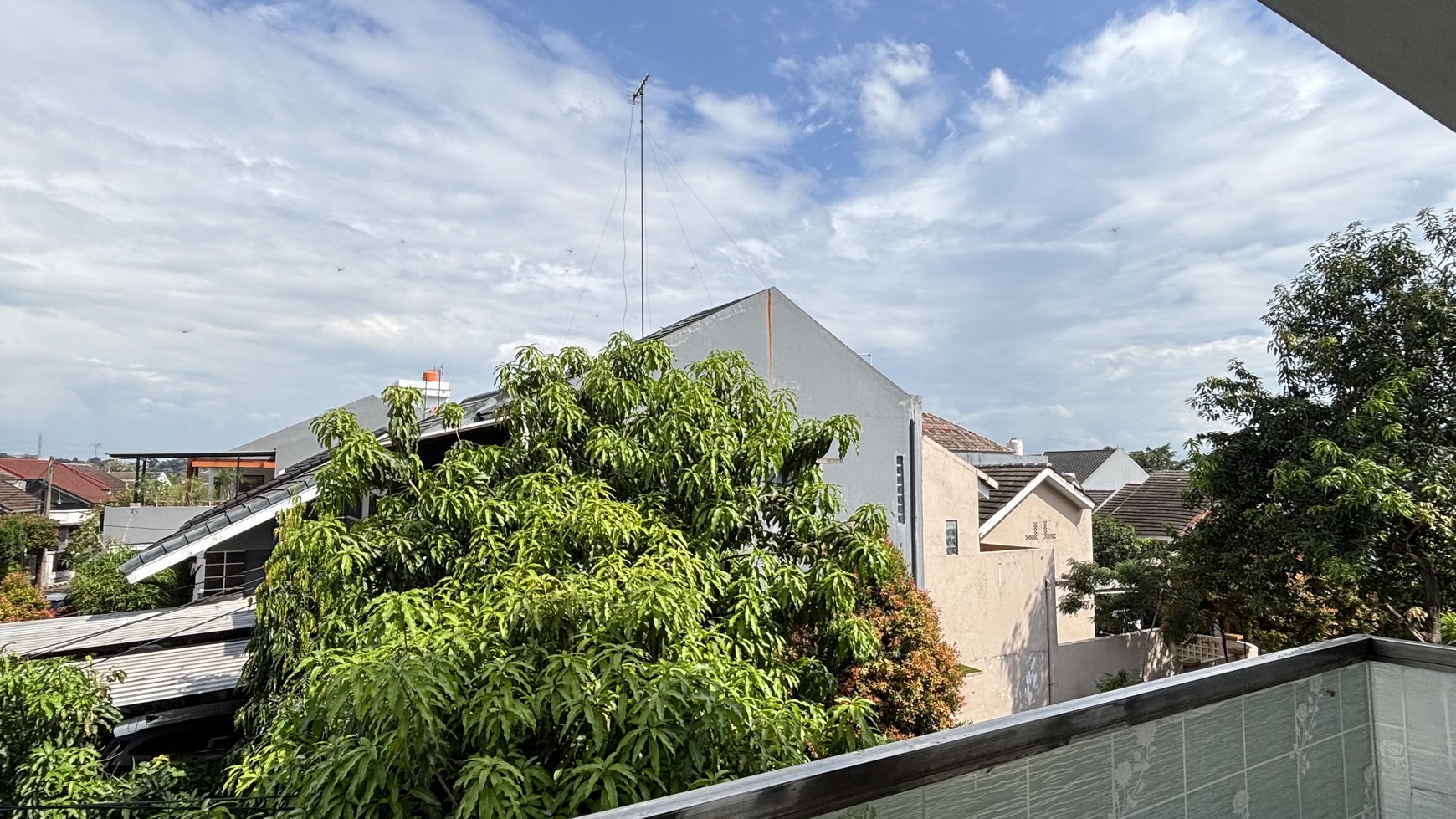 Rumah 3 Lantai Kokoh di Vila Nusa Indah V Bogor