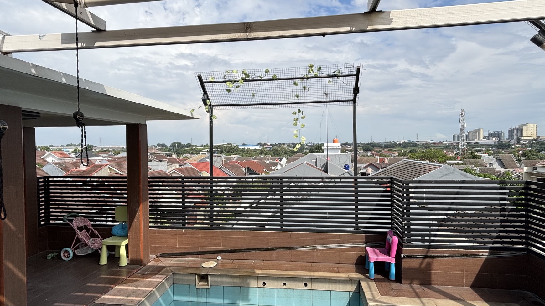 Rumah 3 Lantai Kokoh di Vila Nusa Indah V Bogor