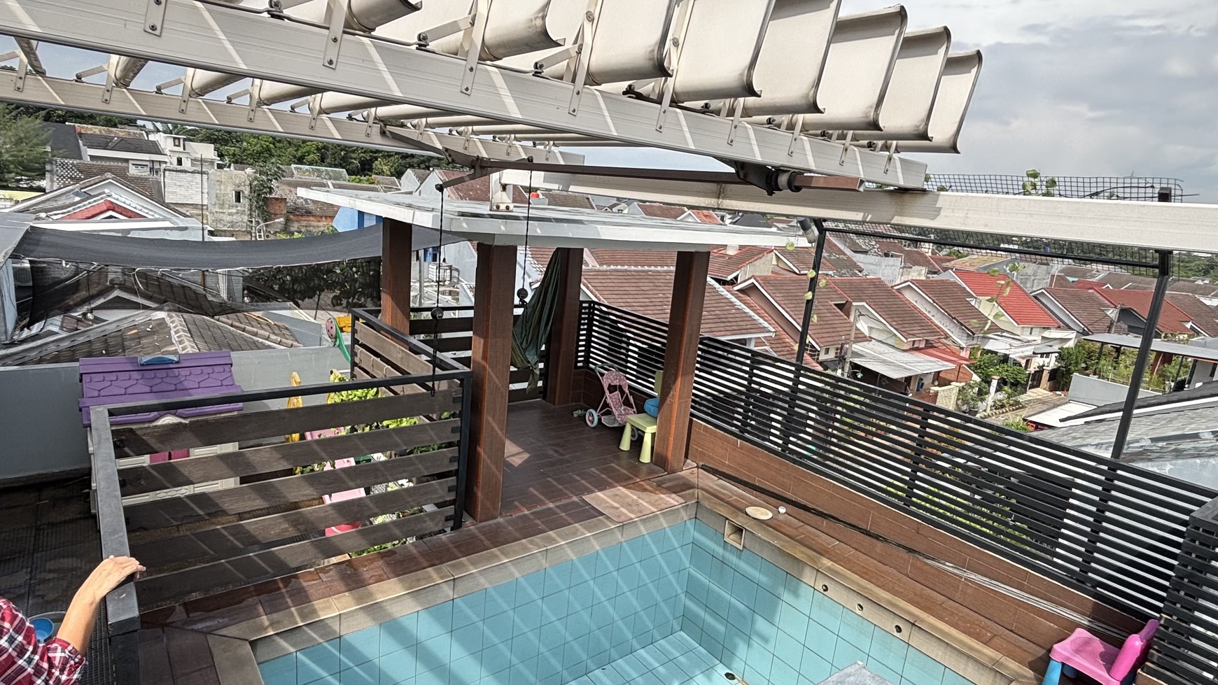 Rumah 3 Lantai Kokoh di Vila Nusa Indah V Bogor