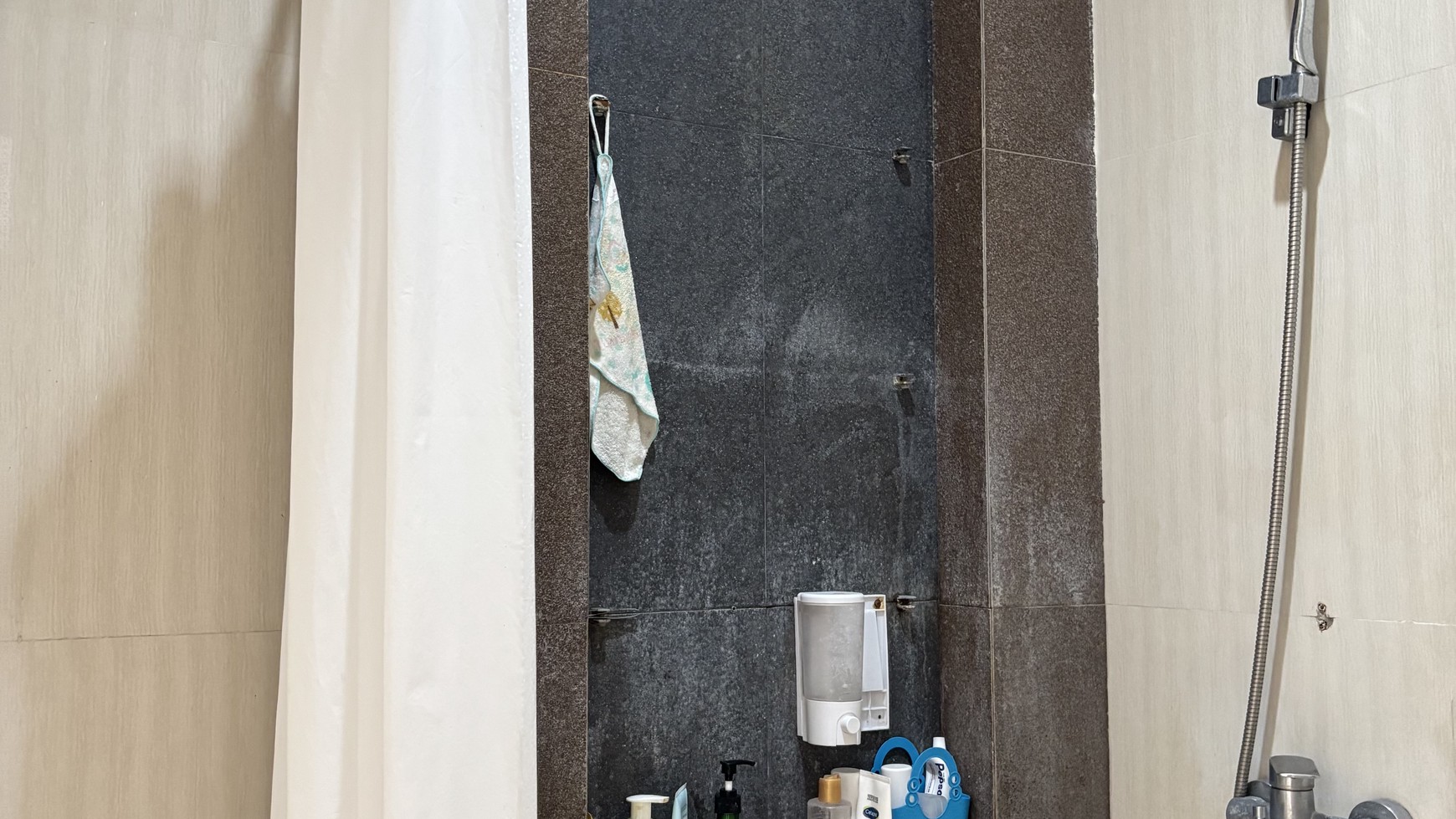 Rumah 3 Lantai Kokoh di Vila Nusa Indah V Bogor