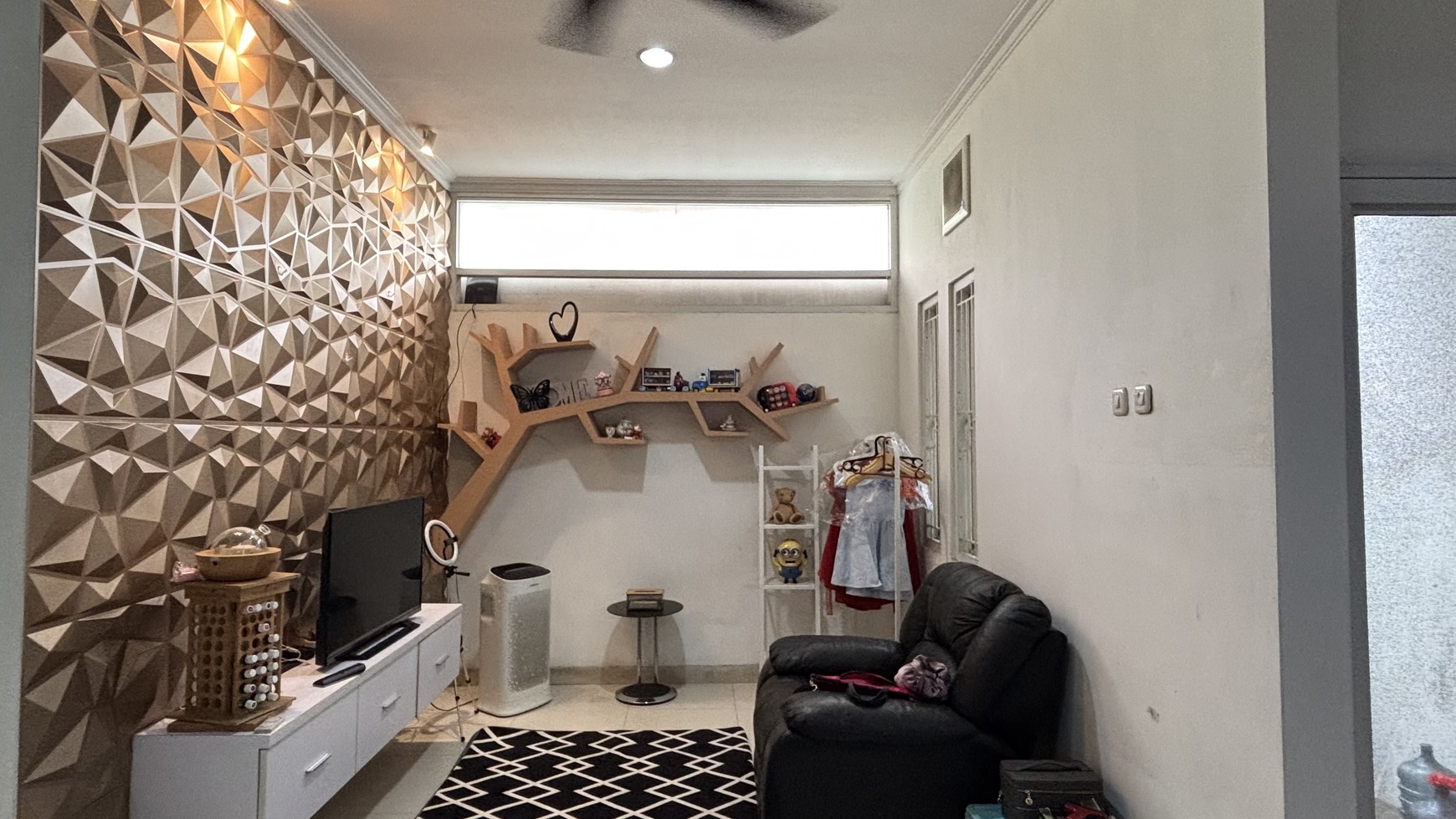 Rumah 3 Lantai Kokoh di Vila Nusa Indah V Bogor