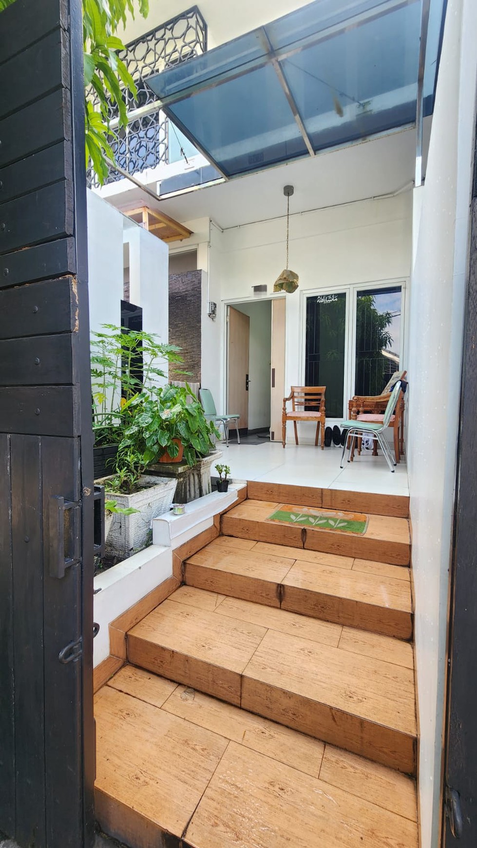 Rumah 3 Lantai Kokoh di Vila Nusa Indah V Bogor