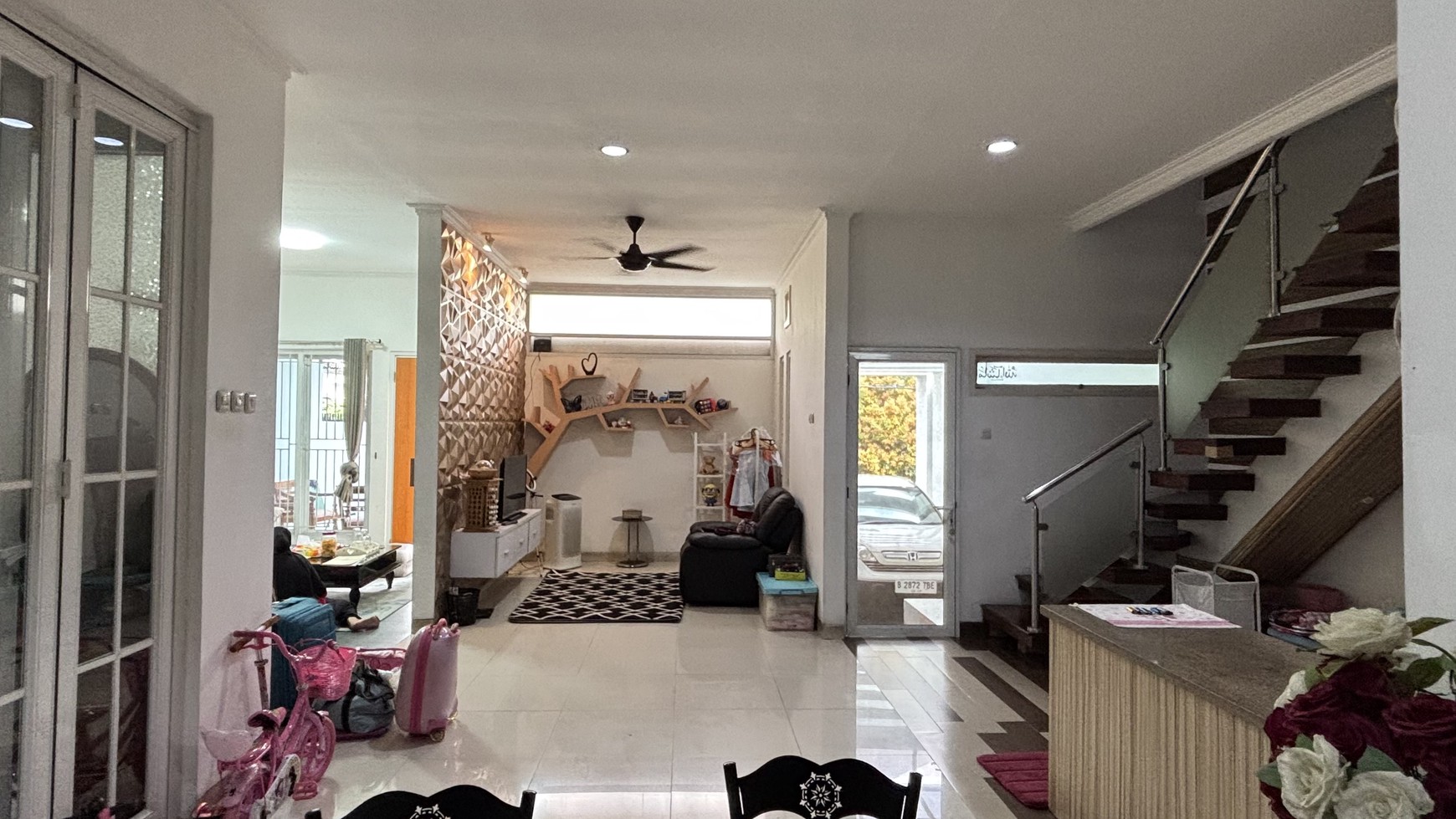 Rumah 3 Lantai Kokoh di Vila Nusa Indah V Bogor