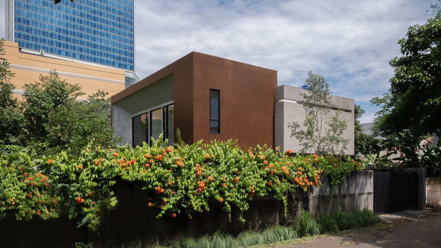 Rumah Cantik Kokoh 2 Lantai di Kompleks DDN Cibubur 