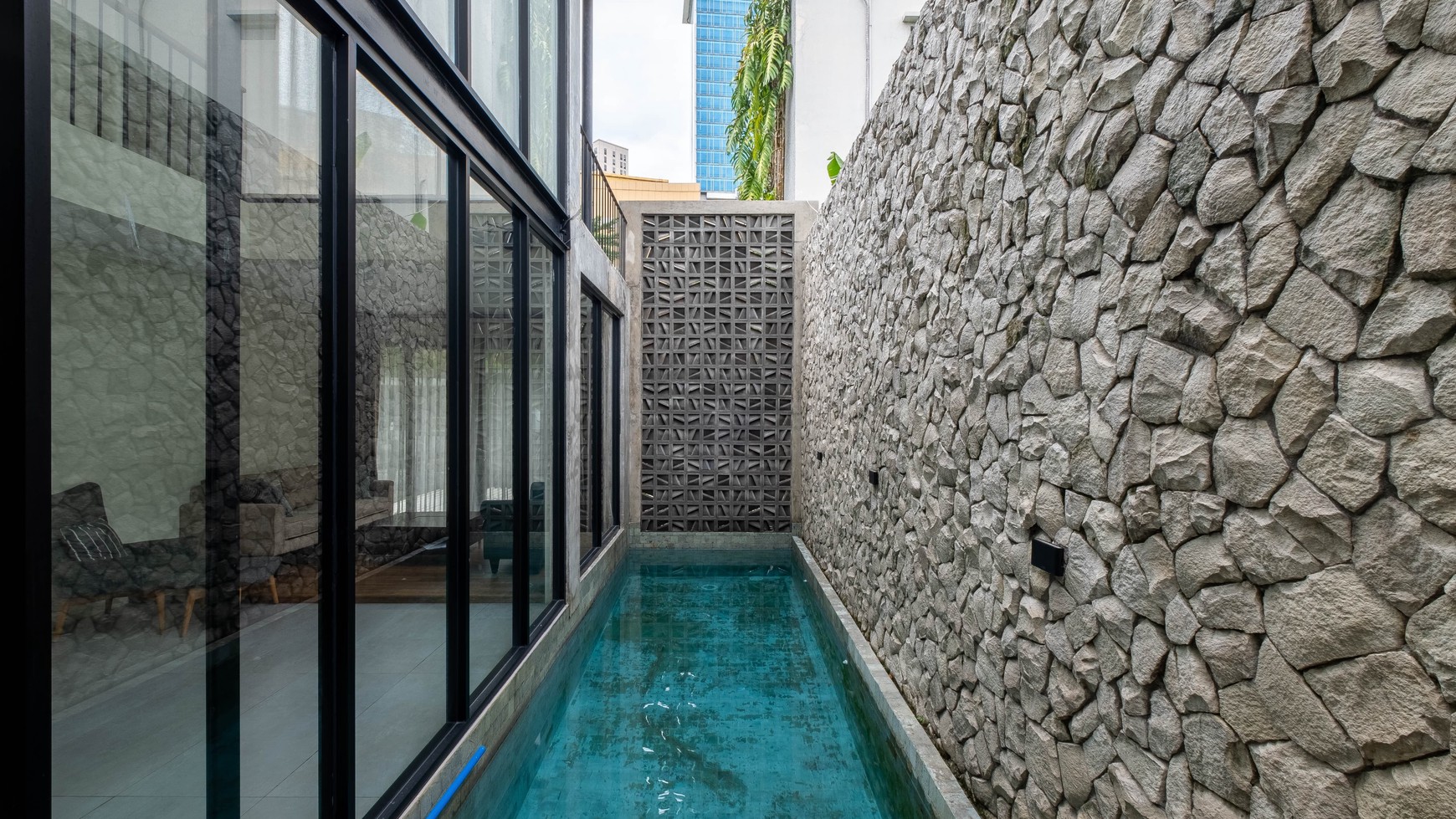 Rumah Cantik Kokoh 2 Lantai di Kompleks DDN Cibubur 