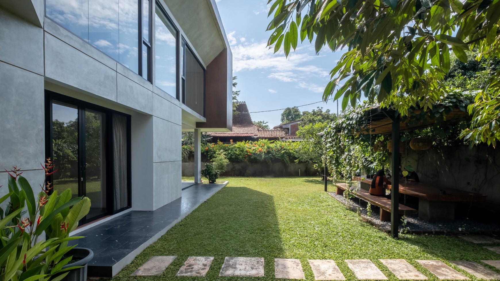 Rumah Cantik Kokoh 2 Lantai di Kompleks DDN Cibubur 