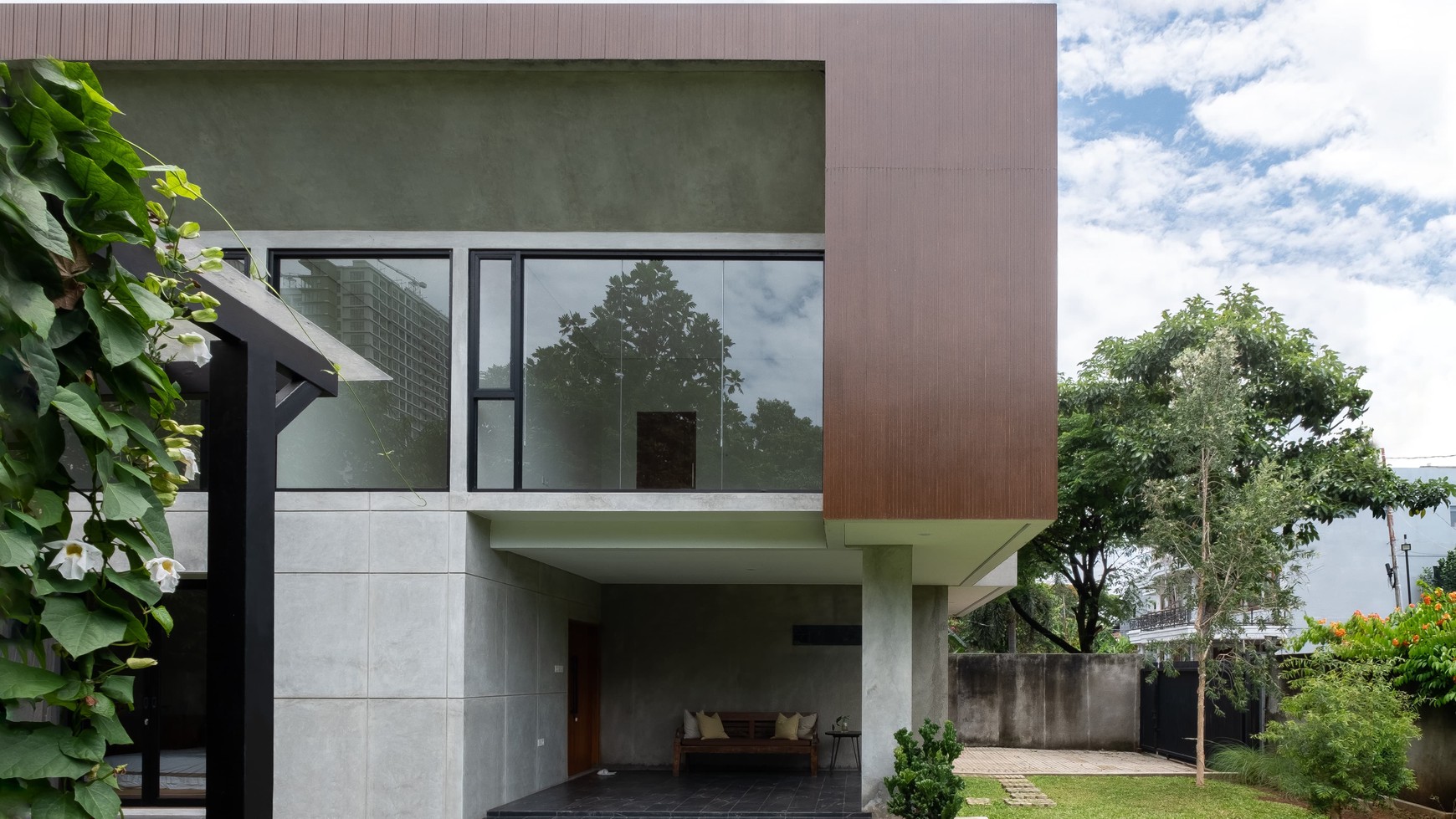 Rumah Cantik Kokoh 2 Lantai di Kompleks DDN Cibubur 