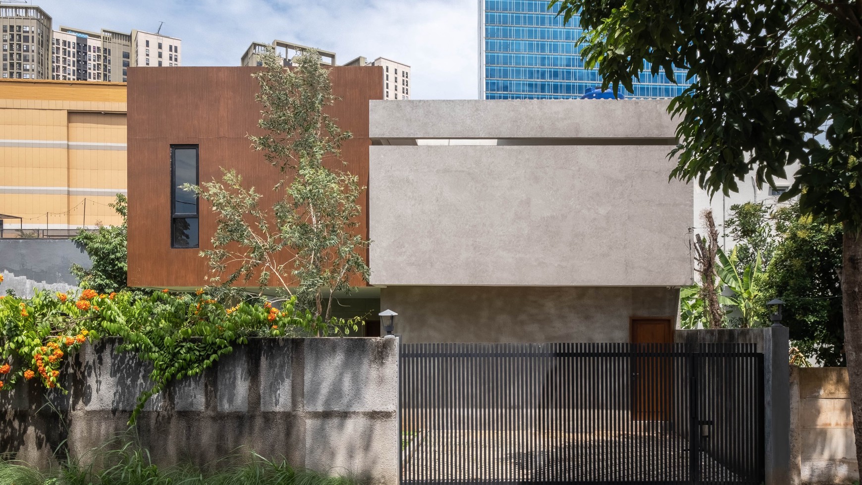 Rumah Cantik Kokoh 2 Lantai di Kompleks DDN Cibubur 