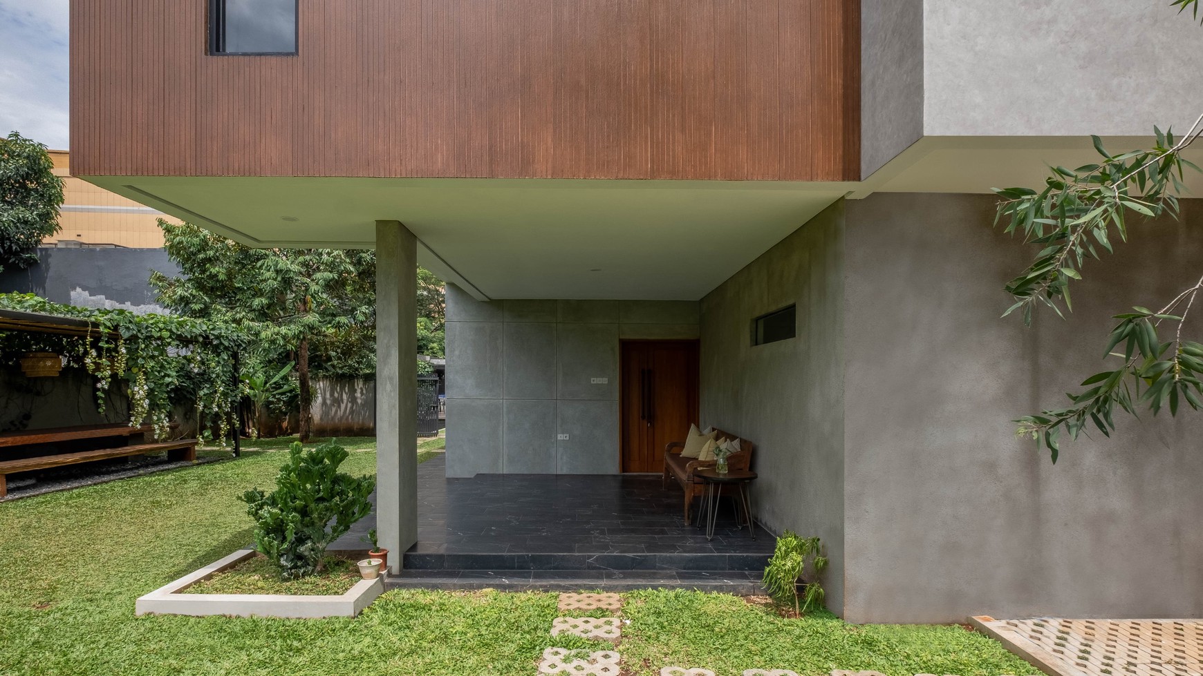 Rumah Cantik Kokoh 2 Lantai di Kompleks DDN Cibubur 