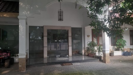 Dijual rumah  bagus di  menteng 