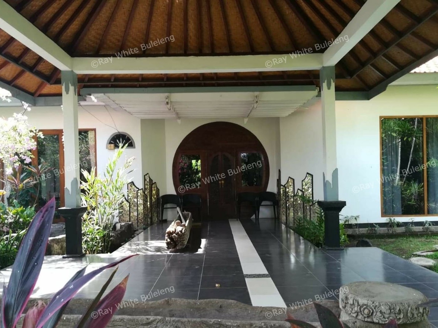 Beautiful villa close to the beach