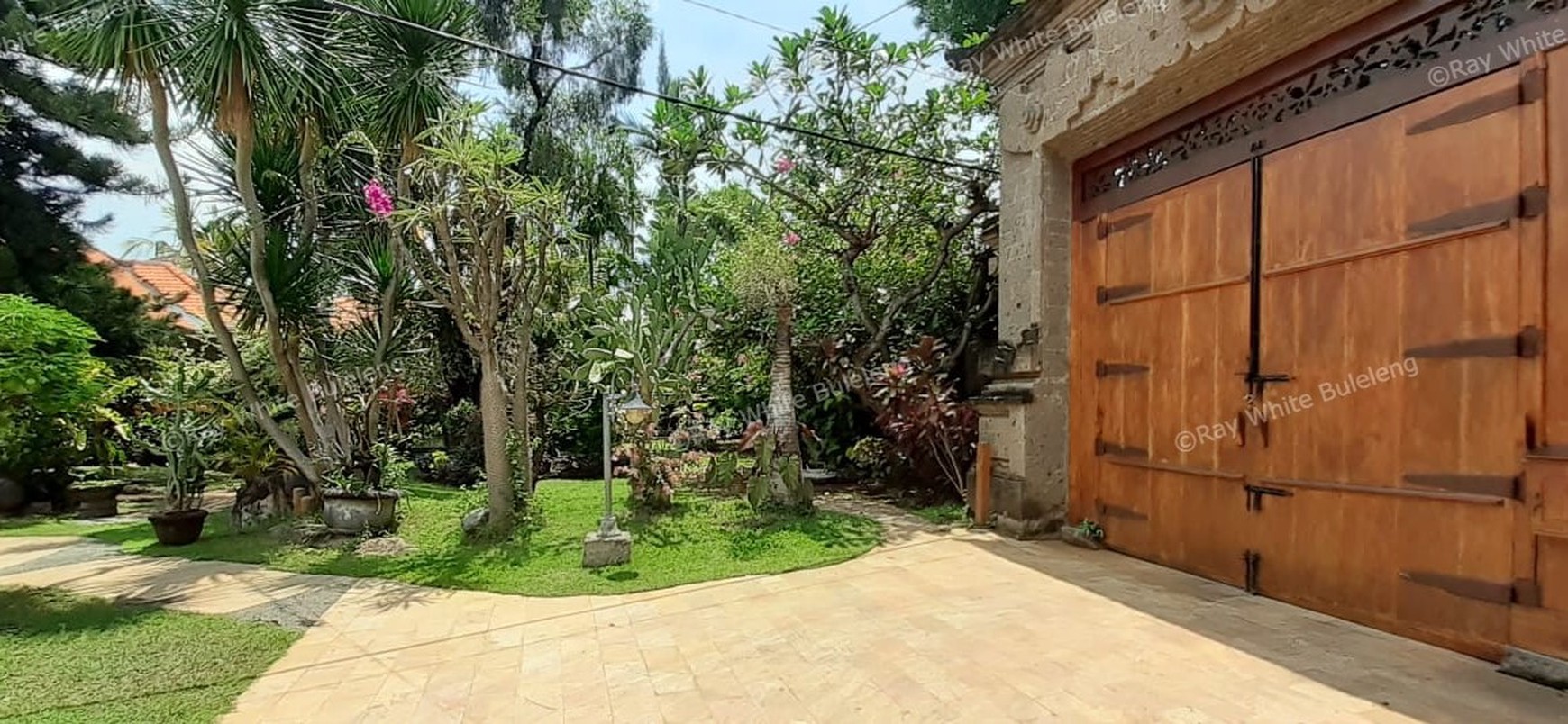 Beautiful villa close to the beach