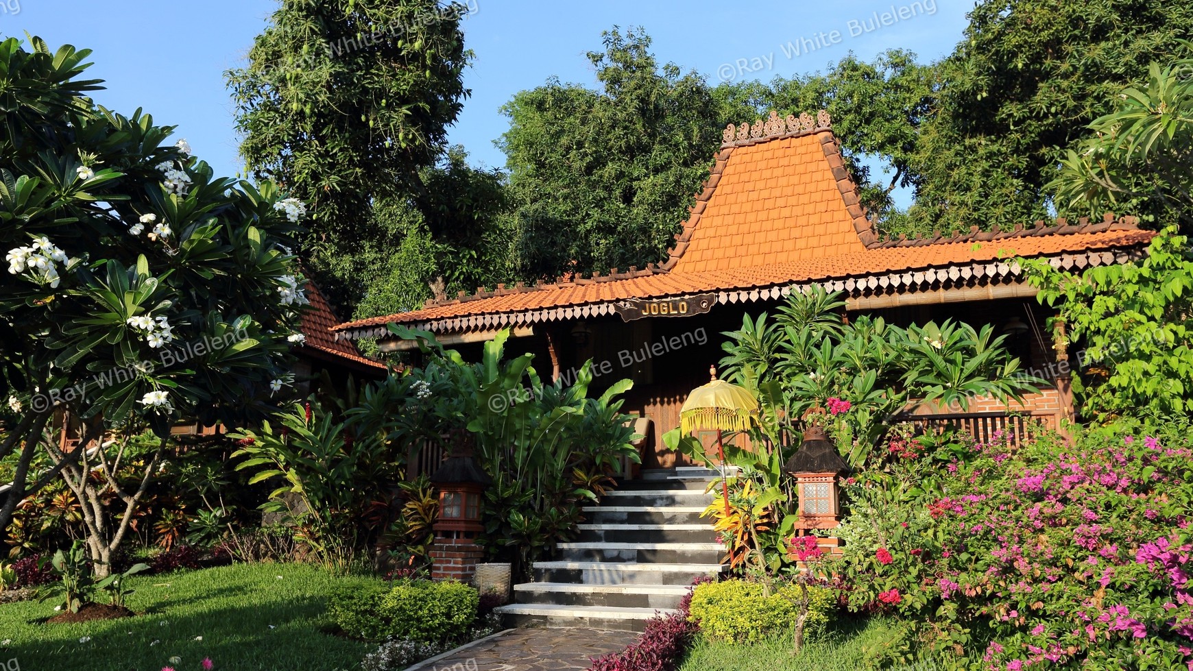 Hotel, Bar and Restaurant with Traditional and Modern Style
