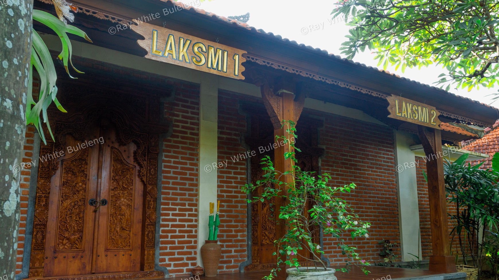 Hotel, Bar and Restaurant with Traditional and Modern Style