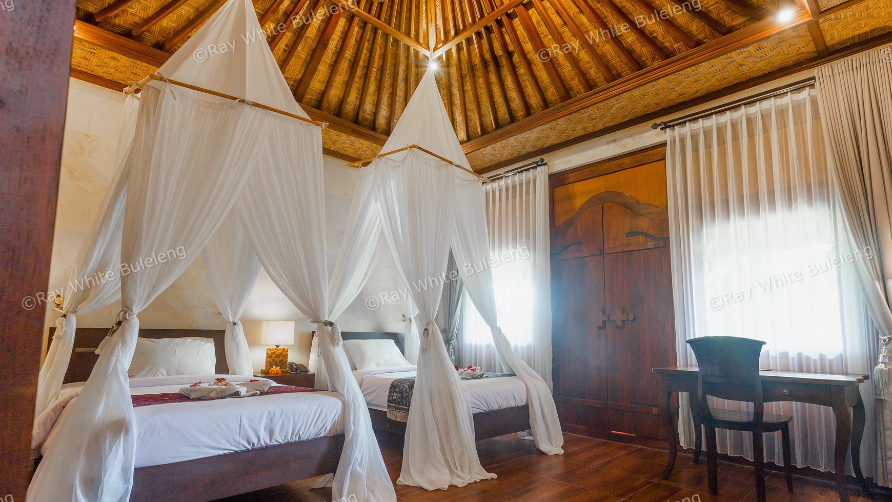 Hotel, Bar and Restaurant with Traditional and Modern Style