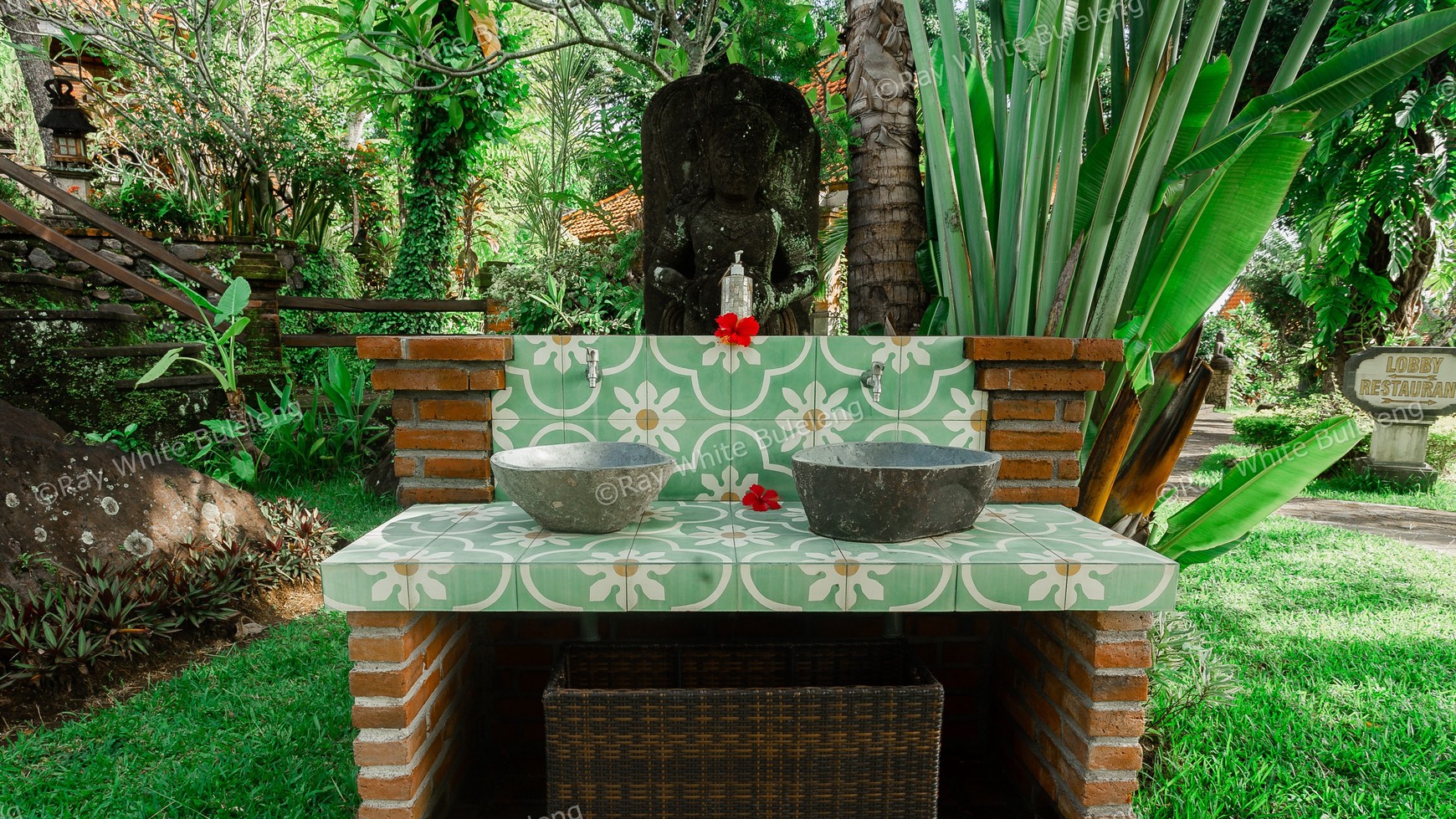 Hotel, Bar and Restaurant with Traditional and Modern Style