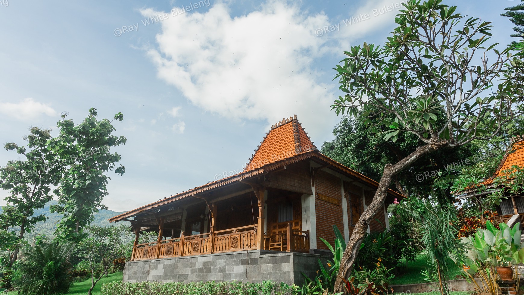 Hotel, Bar and Restaurant with Traditional and Modern Style