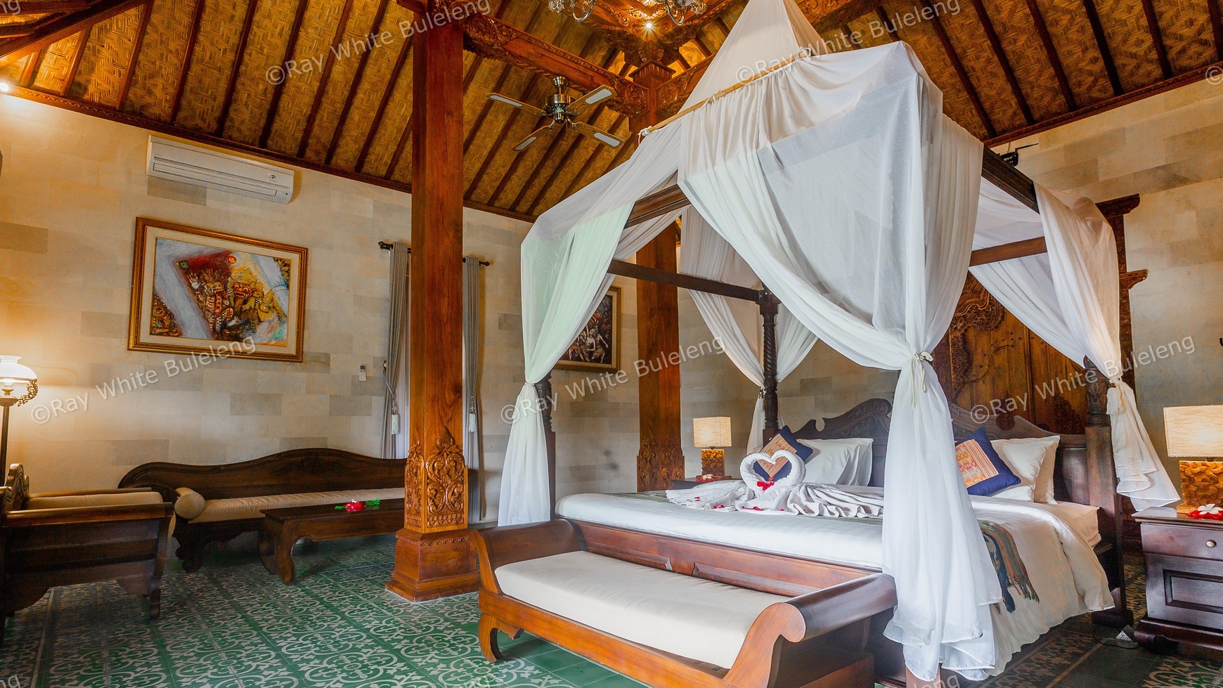 Hotel, Bar and Restaurant with Traditional and Modern Style