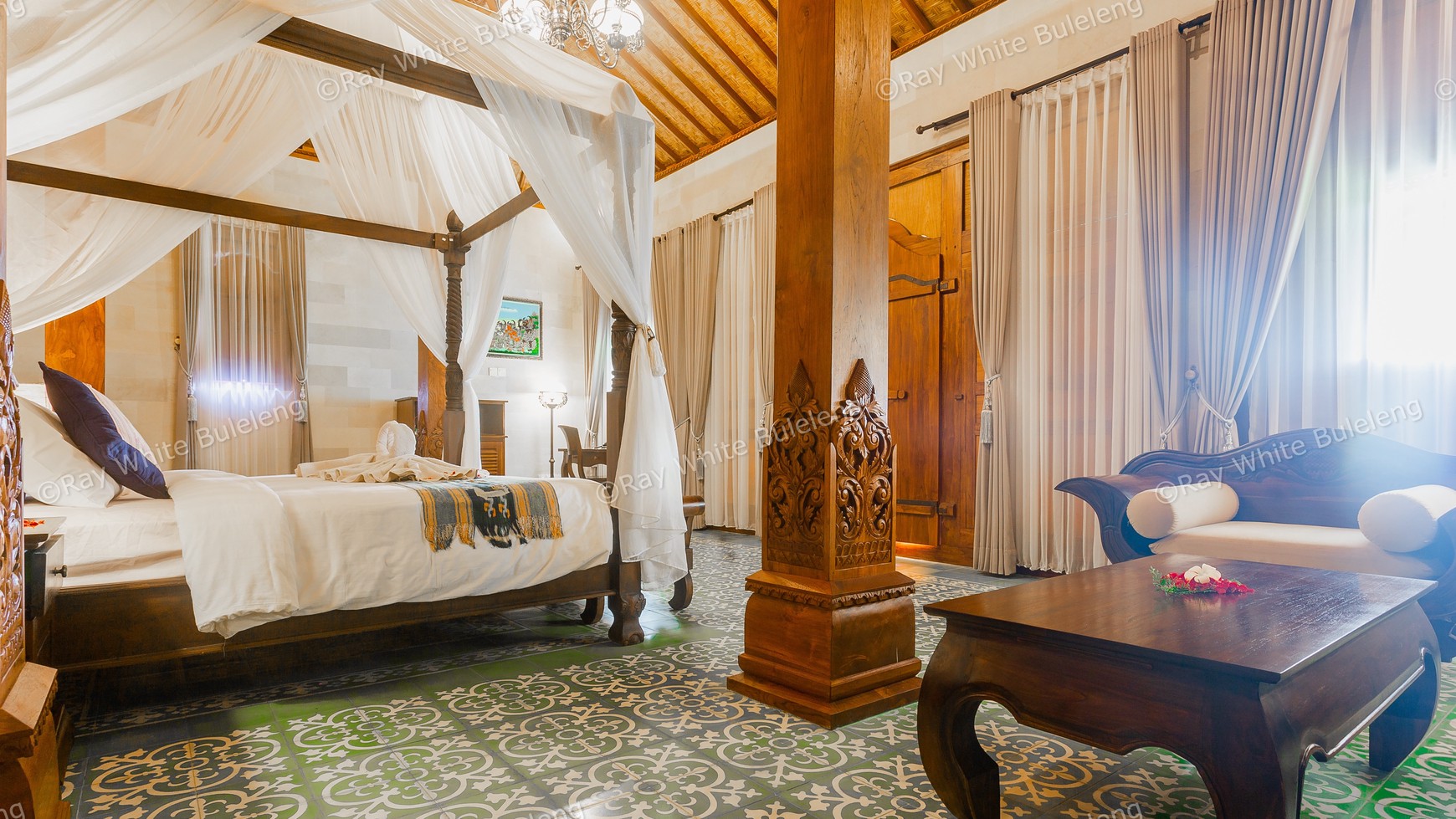 Hotel, Bar and Restaurant with Traditional and Modern Style
