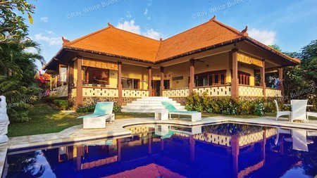 Villa with stunning sunset view for sale