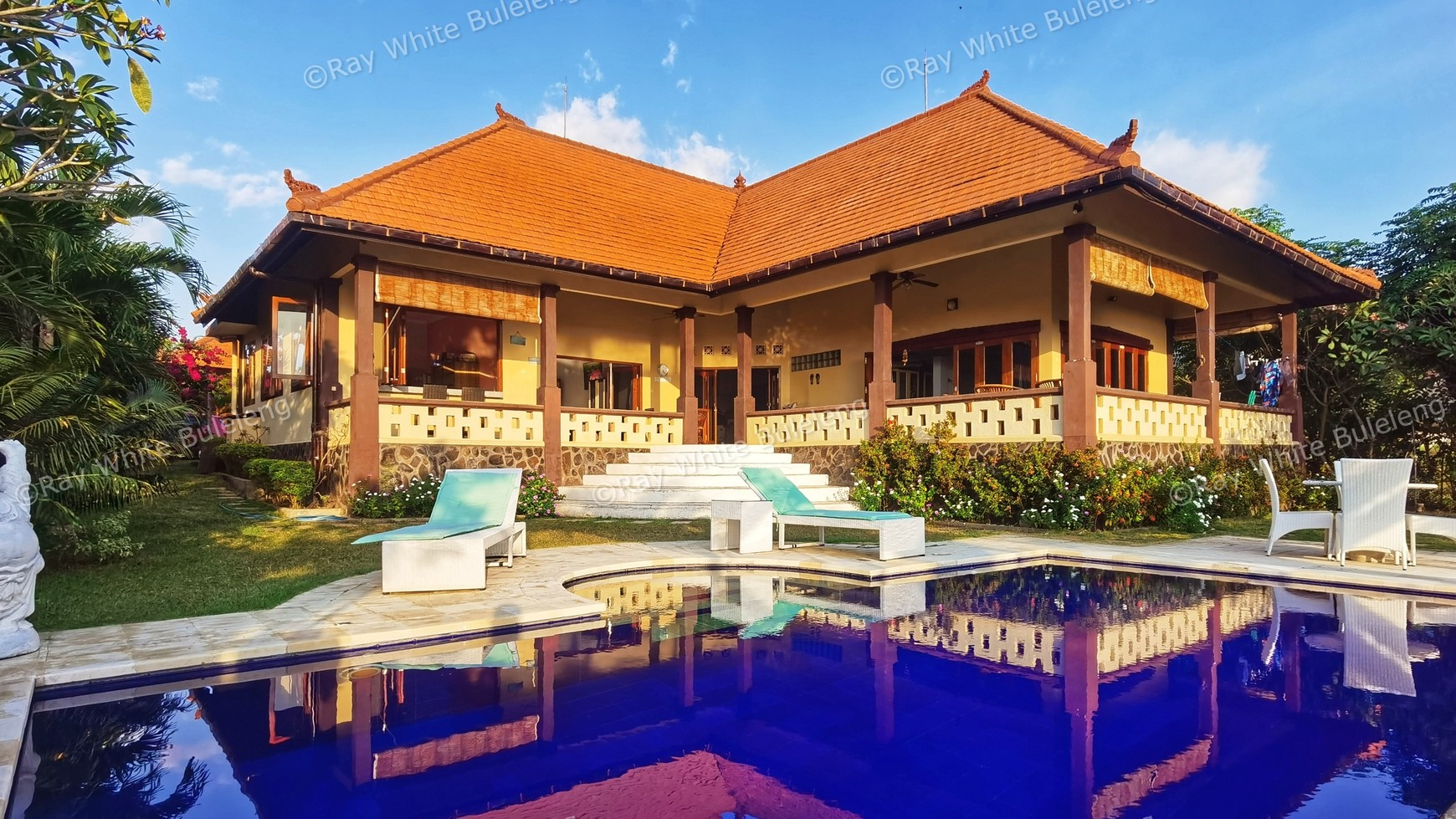 Villa with stunning sunset view for sale