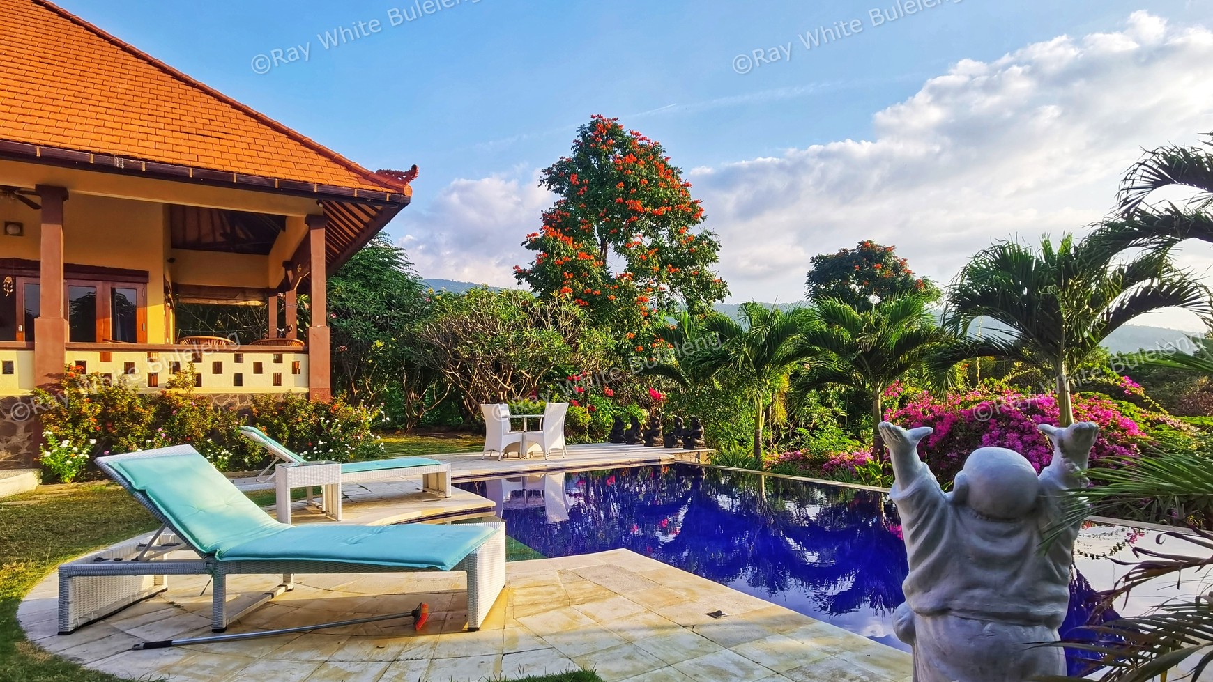 Villa with stunning sunset view for sale