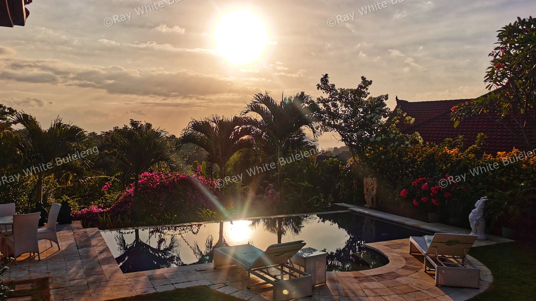 Villa with stunning sunset view for sale