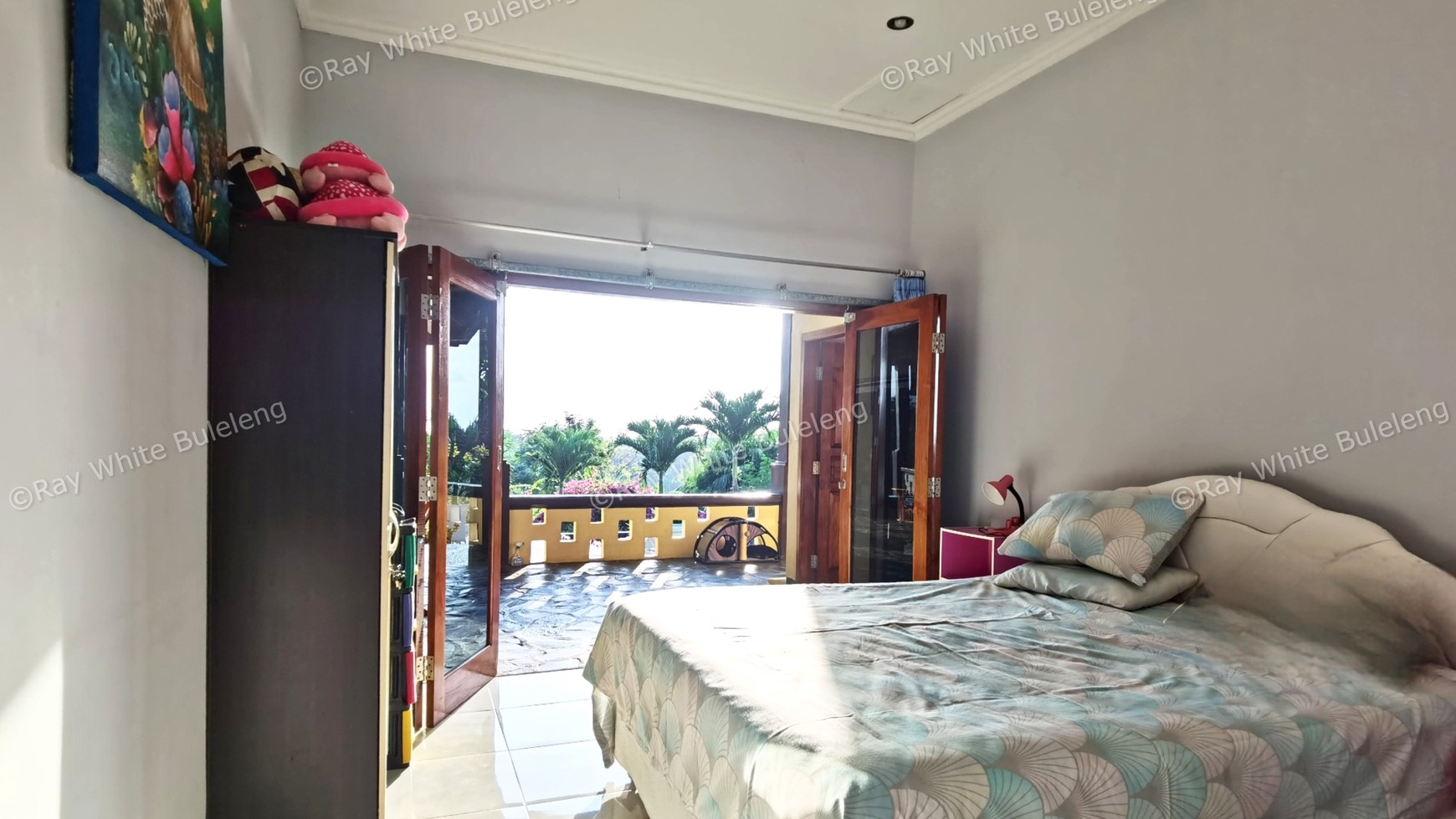 Villa with stunning sunset view for sale