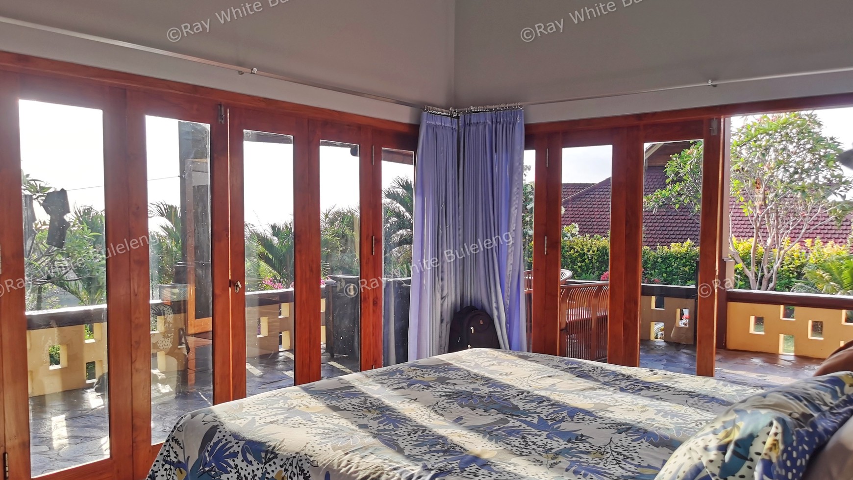 Villa with stunning sunset view for sale