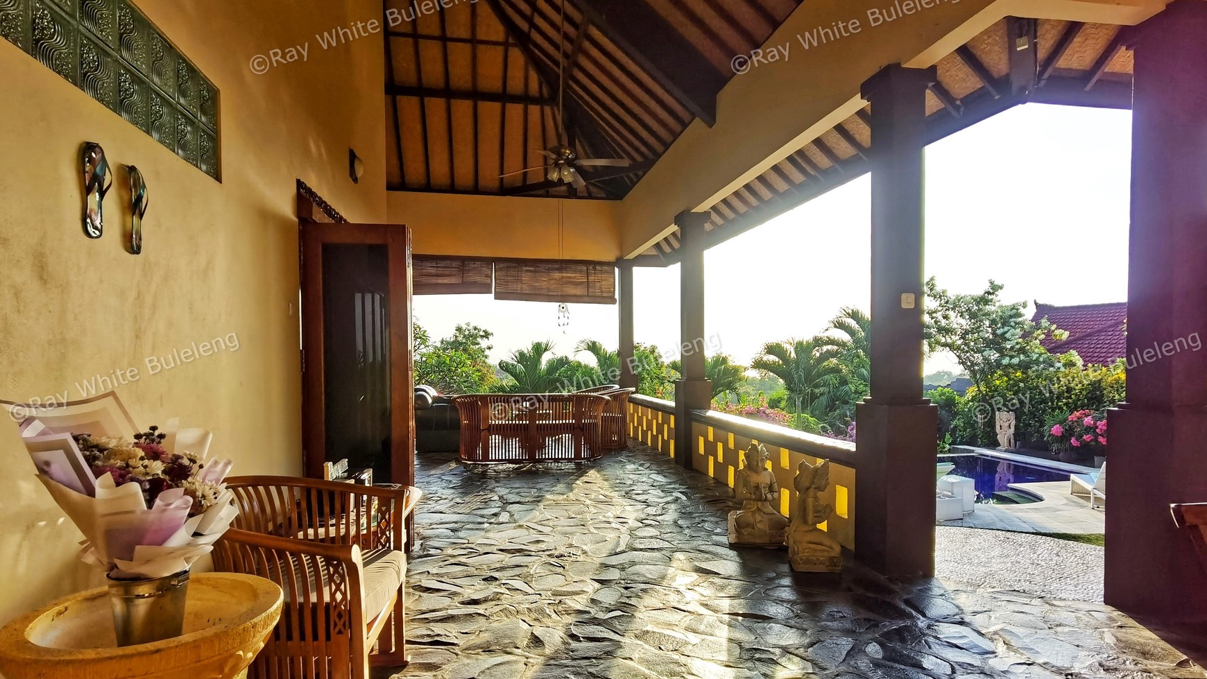 Villa with stunning sunset view for sale