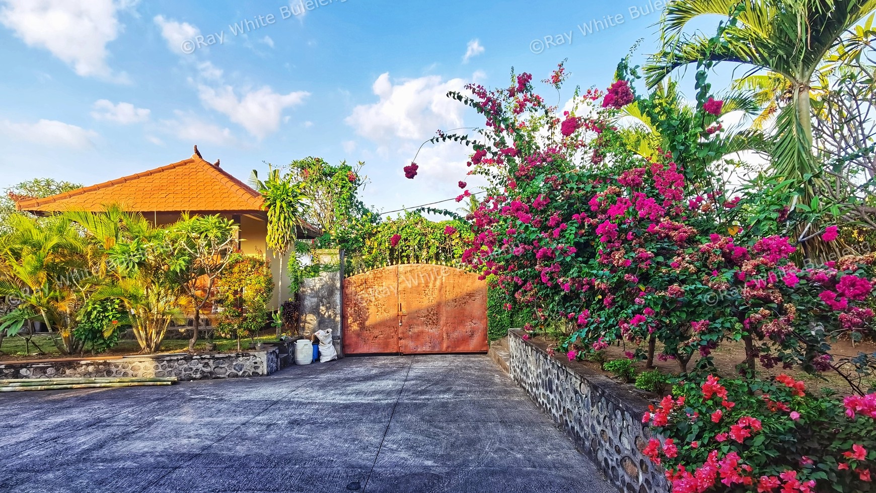 Villa with stunning sunset view for sale
