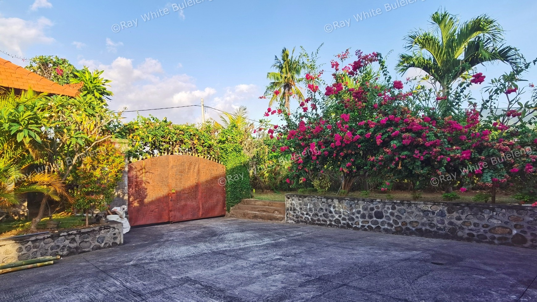 Villa with stunning sunset view for sale