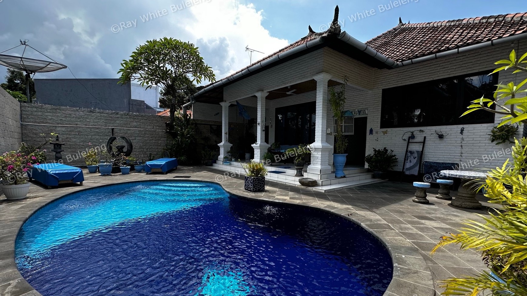 BEAUTIFUL BLUE VILLA FOR SALE