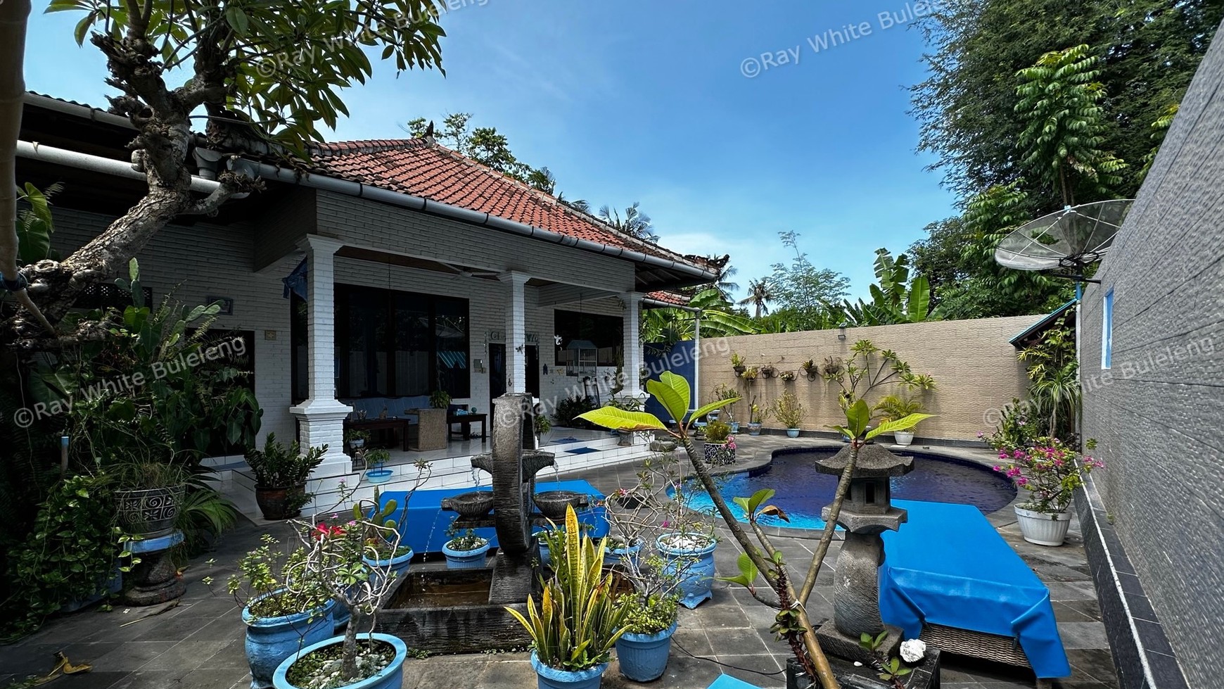 BEAUTIFUL BLUE VILLA FOR SALE