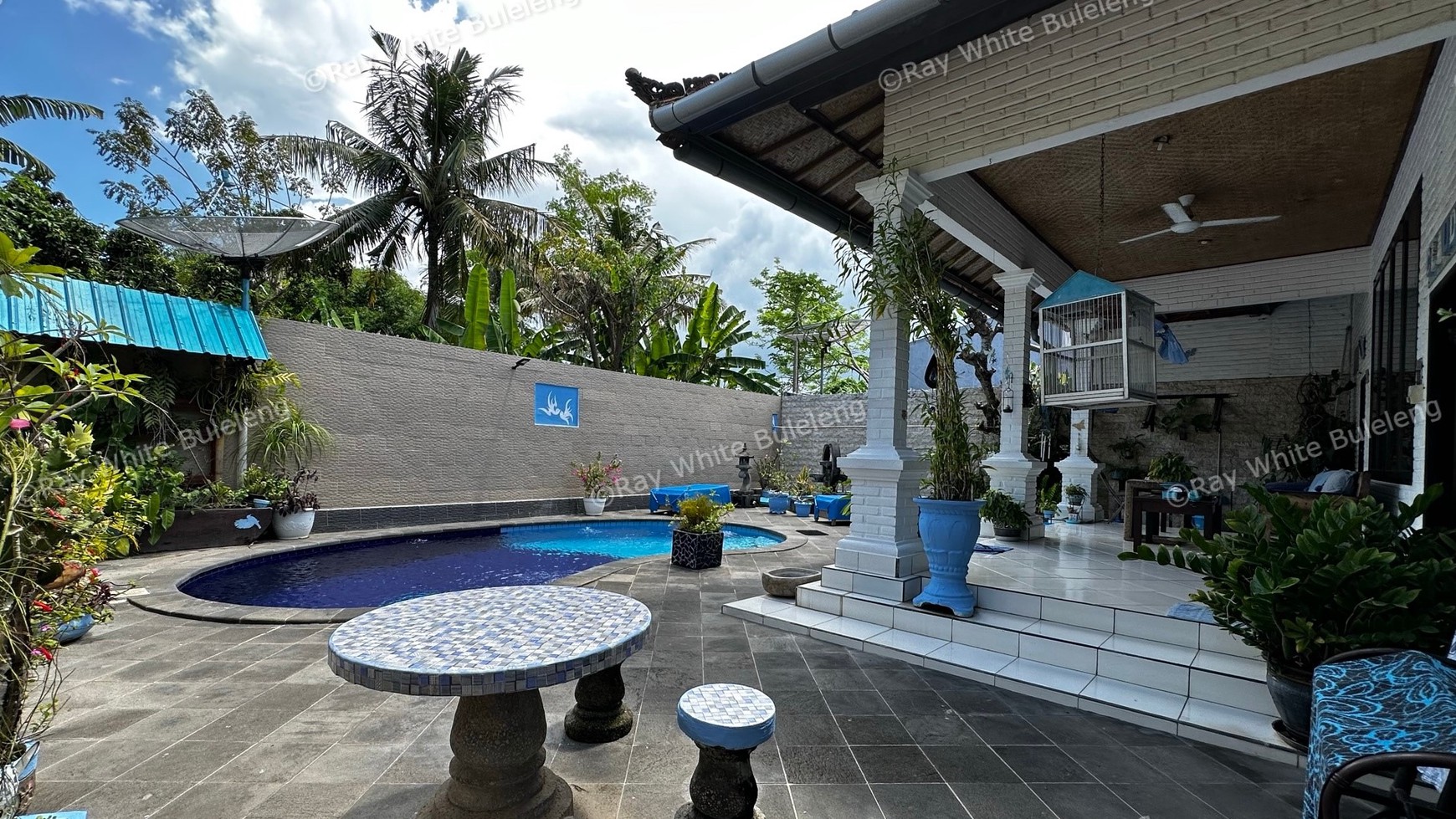 BEAUTIFUL BLUE VILLA FOR SALE